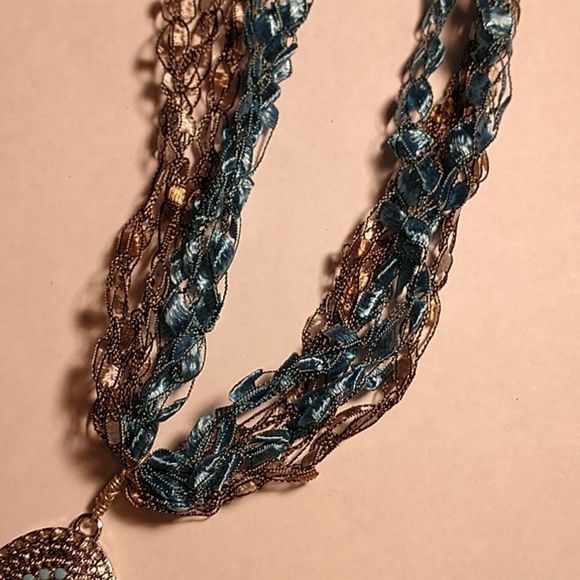 Ladder Ribbon Necklace! - Picture 5 of 6